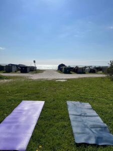 Udendørs yoga med Favn